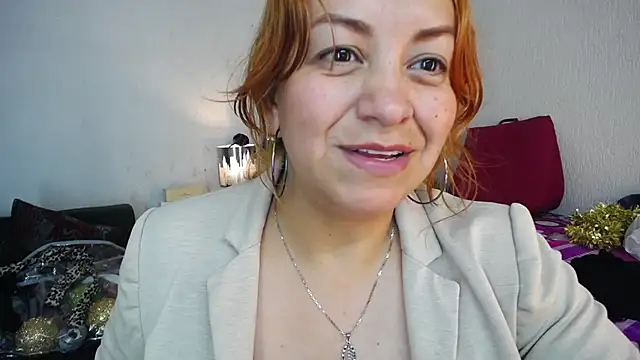 Snapshot of Delilah_Belmont chatting on December 8, 2024, 11:40 pm Delilah Belmont online show from December 8, 2024, 11:40 pm