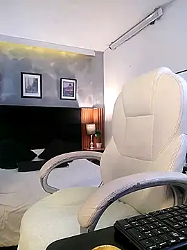 Snapshot of Delilah_Belmont chatting on September 11, 2025, 12:05 pm Delilah Belmont online show from September 11, 2025, 12:05 pm