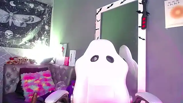 amelierouss online show from April 18, 2026, 2:59 am