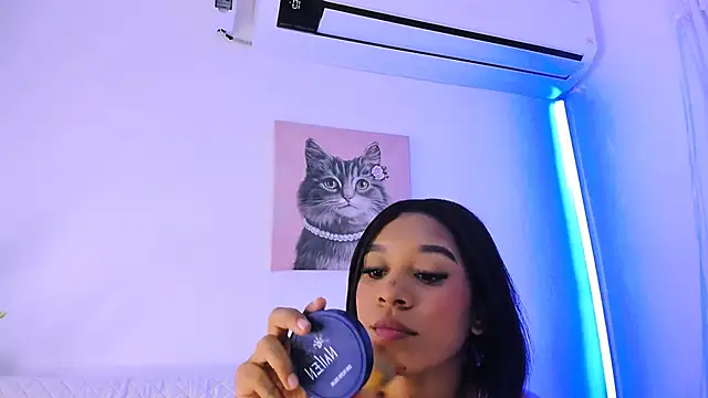 Snapshot of Fernanda_brown18 chatting on September 13, 2025, 2:28 pm Fernanda brown18 online show from September 13, 2025, 2:28 pm