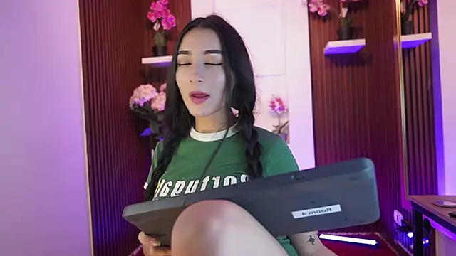 CattleyaScaly online show from October 29, 2025, 7:37 pm