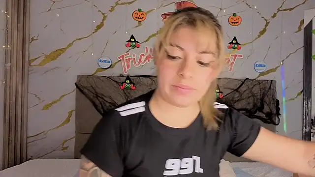 agatha 97  online show from October 26, 2025, 4:40 am