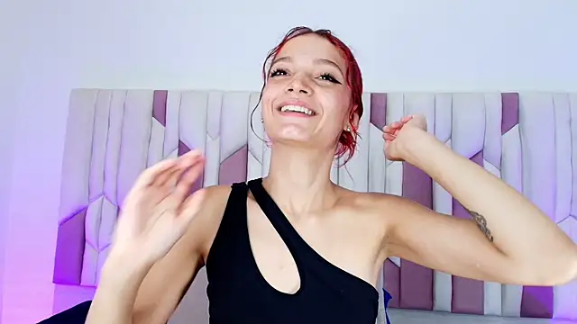 mia stanfort online show from October 20, 2025, 7:14 pm