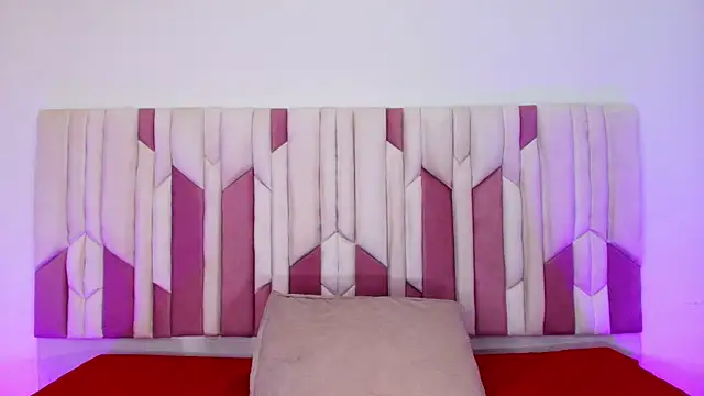 mia stanfort online show from October 22, 2025, 7:13 pm