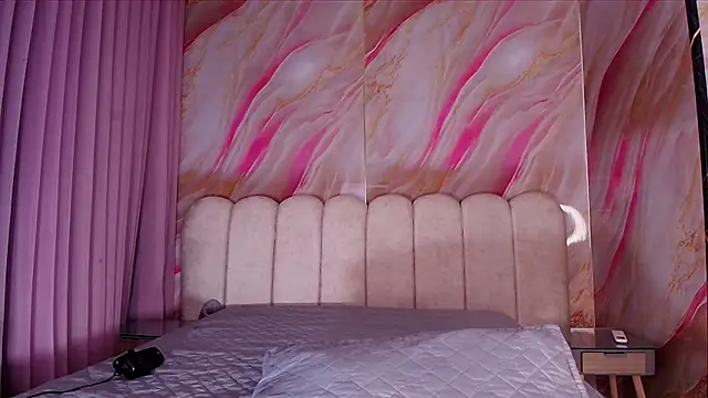 mia stanfort online show from April 16, 2026, 7:14 pm