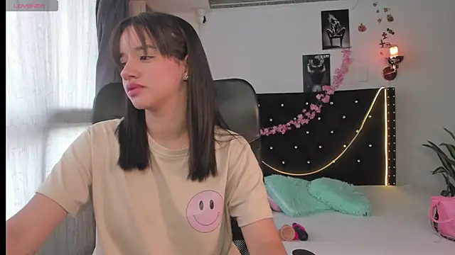 emilyrouxe online show from March 14, 2025, 2:19 pm