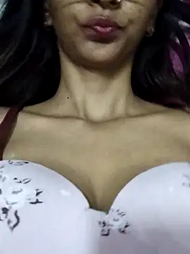 Snapshot of Aaliya_Love chatting on March 2, 2025, 11:39 am Aaliya Love online show from March 2, 2025, 11:39 am