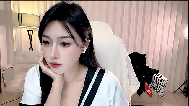 Snapshot of K-moumou chatting on November 10, 2025, 3:11 pm K-moumou online show from November 10, 2025, 3:11 pm