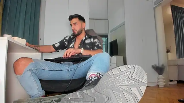 Snapshot of welcometo_hell chatting on October 3, 2025, 8:39 pm welcometo hell online show from October 3, 2025, 8:39 pm