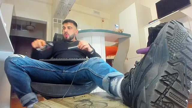 Snapshot of welcometo_hell chatting on November 12, 2025, 8:19 pm welcometo hell online show from November 12, 2025, 8:19 pm