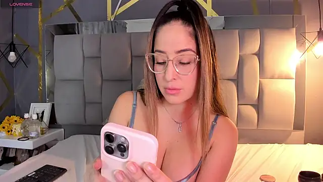 AliceSteel12 online show from October 1, 2025, 11:11 pm