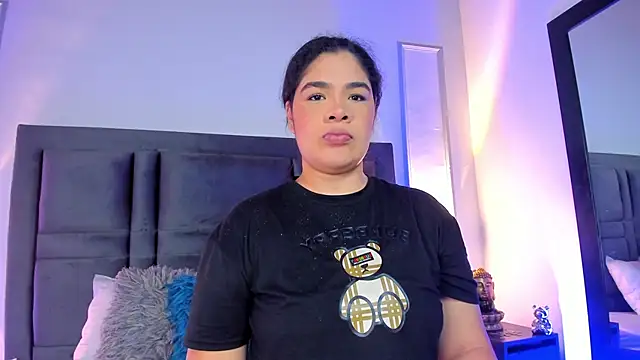 Snapshot of EmmaBecket2 chatting on September 29, 2025, 12:21 pm EmmaBecket2 online show from September 29, 2025, 12:21 pm