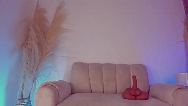 sara gwen online show from October 10, 2025, 1:04 am