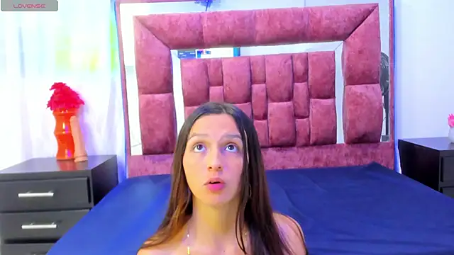 lucy cooper01 online show from December 3, 2024, 7:22 pm