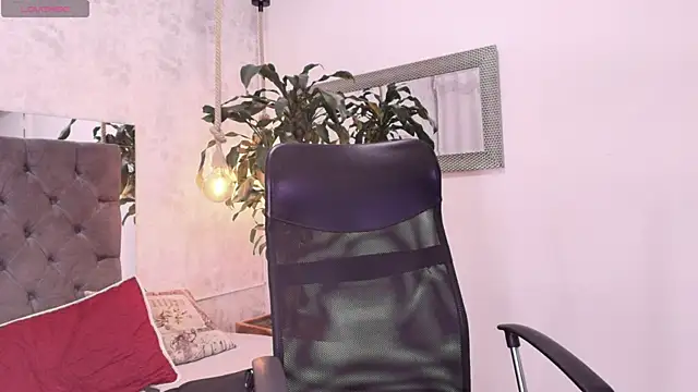 maddy cooper  online show from December 29, 2024, 8:58 pm