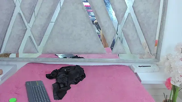 Annie9  online show from January 22, 2025, 10:26 pm