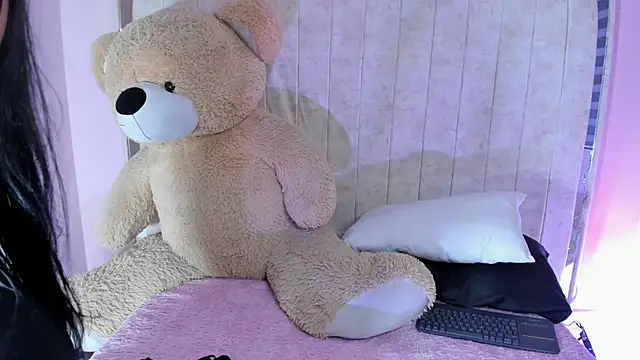 Annie9  online show from September 20, 2025, 3:29 am