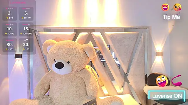 Annie9  online show from October 31, 2025, 9:54 am