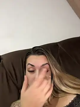 hotskinny1 online show from May 15, 2026, 11:23 pm