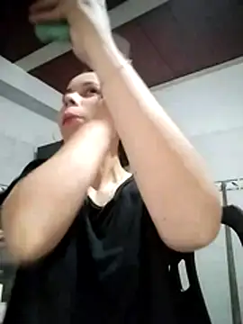 Snapshot of Lucianaferro_ chatting on April 24, 2026, 10:34 pm Lucianaferro online show from April 24, 2026, 10:34 pm
