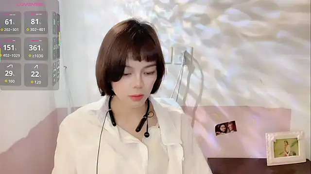 Linda-LL online show from October 26, 2025, 6:19 am