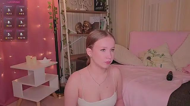 Snapshot of ms_evasweet chatting on October 8, 2025, 1:31 pm ms evasweet online show from October 8, 2025, 1:31 pm