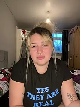 Curvy Rosie99 online show from December 2, 2024, 3:47 pm