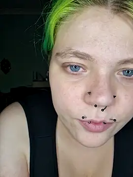 Snapshot of kira_132 chatting on October 7, 2025, 12:30 am kira 132 online show from October 7, 2025, 12:30 am