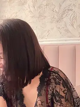 KikiWatson online show from December 17, 2025, 7:58 am