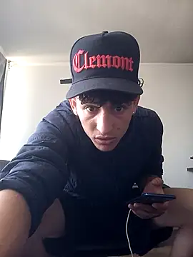 Snapshot of LatinBoysxxx chatting on December 5, 2024, 5:39 pm LatinBoysxxx online show from December 5, 2024, 5:39 pm