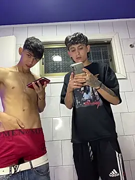 Snapshot of LatinBoysxxx chatting on January 17, 2025, 9:06 am LatinBoysxxx online show from January 17, 2025, 9:06 am