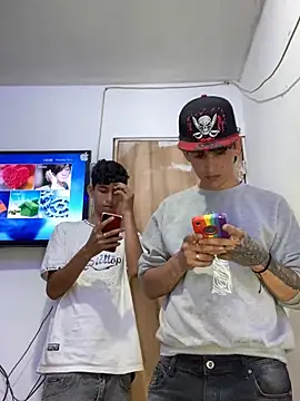 Snapshot of LatinBoysxxx chatting on February 6, 2025, 5:19 pm LatinBoysxxx online show from February 6, 2025, 5:19 pm