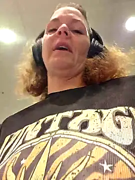 Snapshot of thatonespicychick chatting on October 24, 2025, 2:02 pm thatonespicychick online show from October 24, 2025, 2:02 pm