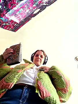 Snapshot of thatonespicychick chatting on October 29, 2025, 2:52 pm thatonespicychick online show from October 29, 2025, 2:52 pm