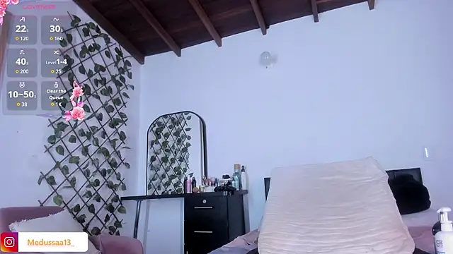 medussa13  online show from March 21, 2026, 12:10 pm