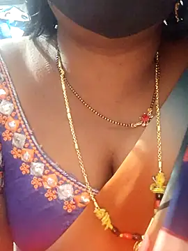 Snapshot of sana14 chatting on October 13, 2025, 10:32 pm sana14 online show from October 13, 2025, 10:32 pm