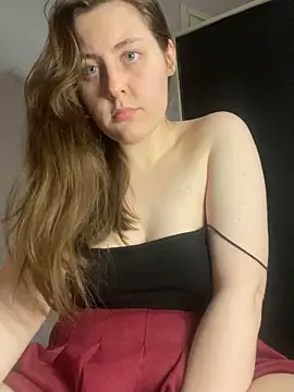 Snapshot of Topvi_ chatting on February 18, 2025, 12:17 pm Topvi online show from February 18, 2025, 12:17 pm