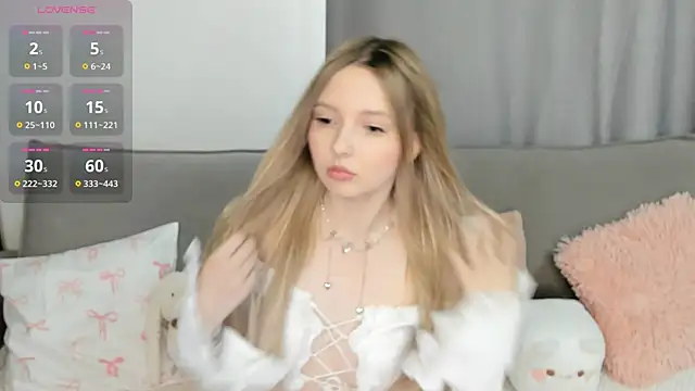 Snapshot of mendaciouss chatting on October 5, 2025, 4:44 am mendaciouss online show from October 5, 2025, 4:44 am