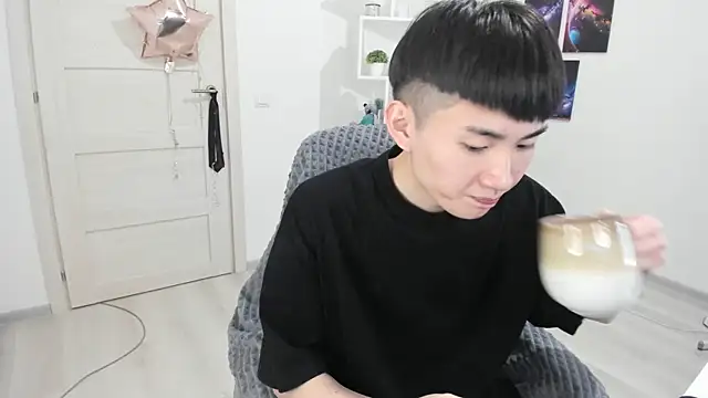 Snapshot of Miram_Yu chatting on March 19, 2025, 5:17 pm Miram Yu online show from March 19, 2025, 5:17 pm