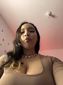 Snapshot of MadelineBenet chatting on April 7, 2026, 4:35 am MadelineBenet online show from April 7, 2026, 4:35 am