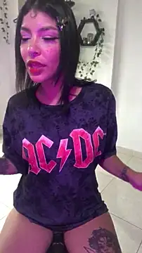 Snapshot of Luna-Chann chatting on February 13, 2026, 10:39 pm Luna-Chann online show from February 13, 2026, 10:39 pm