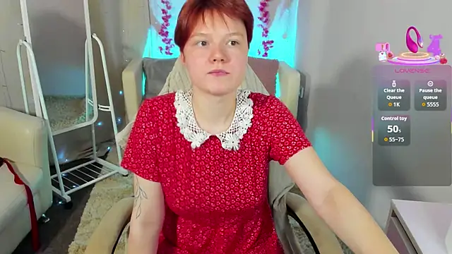 Snapshot of DreamyLuna chatting on October 13, 2025, 8:31 pm DreamyLuna online show from October 13, 2025, 8:31 pm