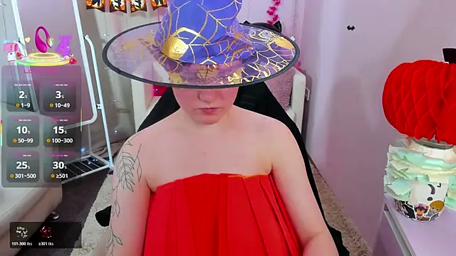 Snapshot of DreamyLuna chatting on October 17, 2025, 8:55 pm DreamyLuna online show from October 17, 2025, 8:55 pm