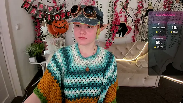 Snapshot of DreamyLuna chatting on October 31, 2025, 8:32 pm DreamyLuna online show from October 31, 2025, 8:32 pm