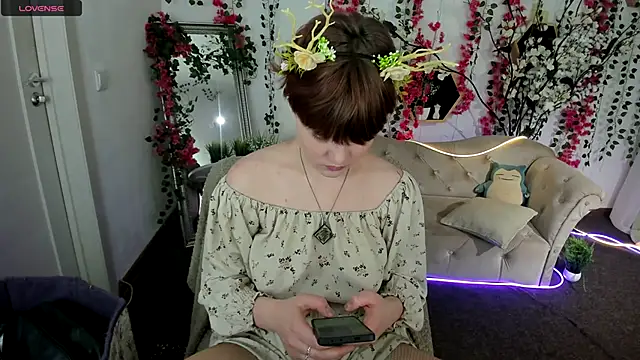 Snapshot of DreamyLuna chatting on November 8, 2025, 8:40 pm DreamyLuna online show from November 8, 2025, 8:40 pm