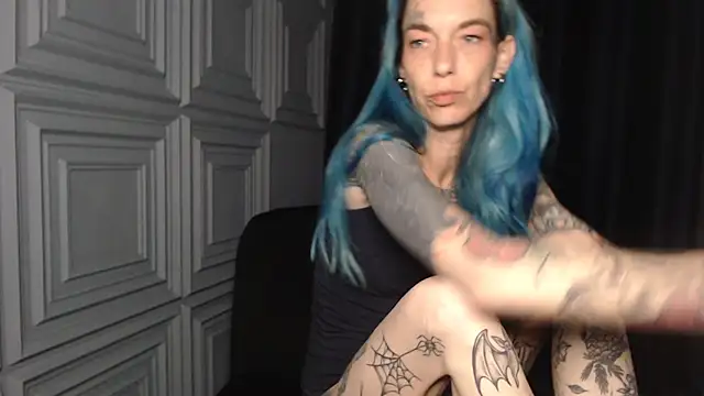 Snapshot of RavenryderUK chatting on April 30, 2026, 9:19 pm RavenryderUK online show from April 30, 2026, 9:19 pm