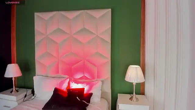 scarlet hill online show from October 31, 2025, 1:01 pm