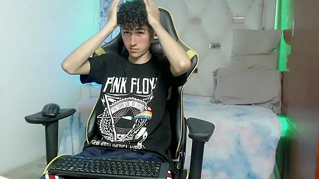 johnny cagee online show from November 10, 2025, 6:01 am