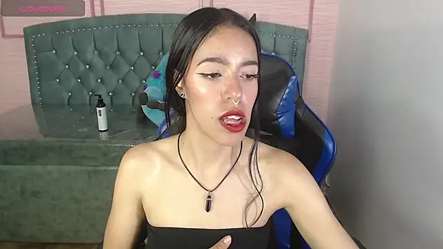 stephania t online show from February 19, 2025, 1:28 pm