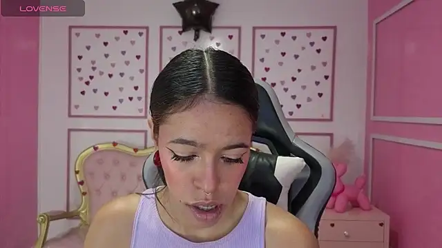 stephania t online show from November 17, 2025, 12:33 pm